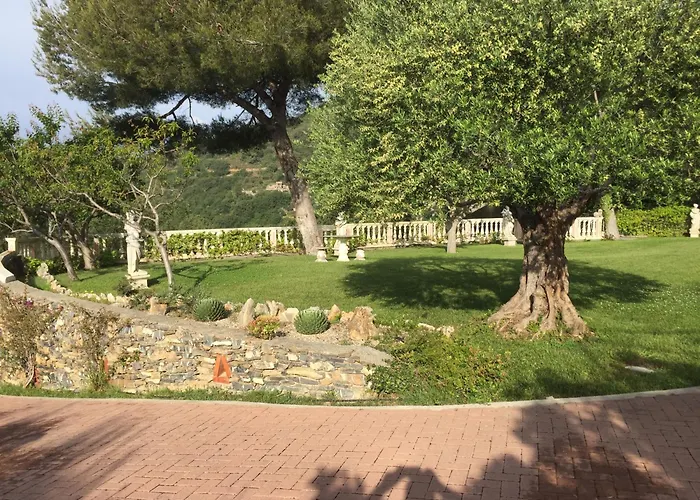 Villa Elianna In Oasi Marina Alassio